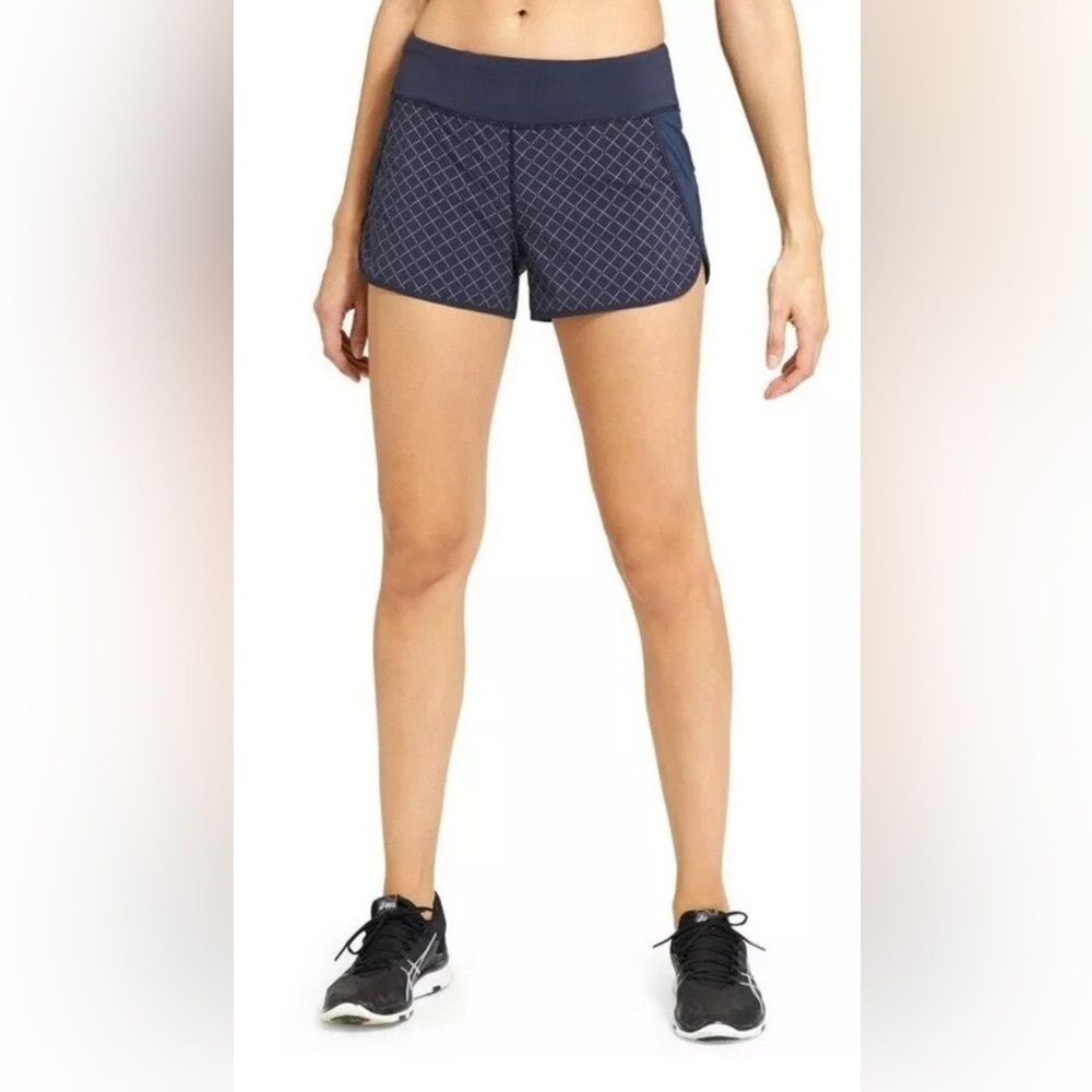 Athleta Track This Run Short 3”, sz M